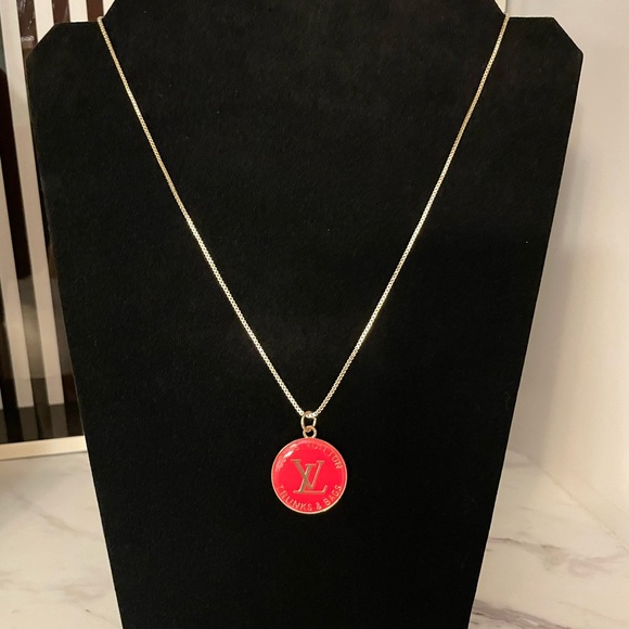 Louis Vuitton Pull Pendant Red - Picture 5 of 5